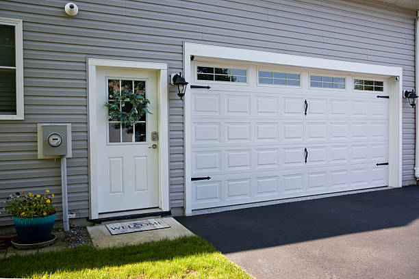 24/7 Emergency Garage Door Panel Replacement experts in Hammond, WI